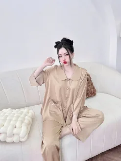 Alternative view of Bộ pijama lụa cổ sen tay lửng quần dài
