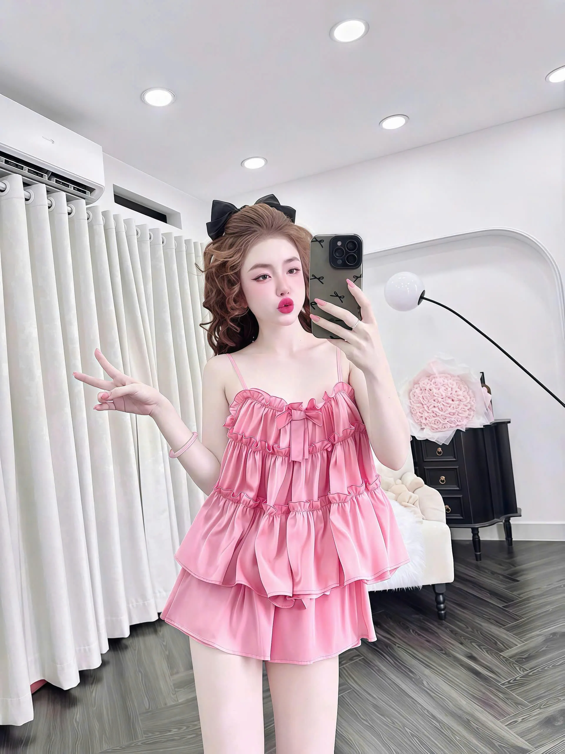 Bộ ngủ lụa quần đùi hai tầng nơ to - Ảnh 3